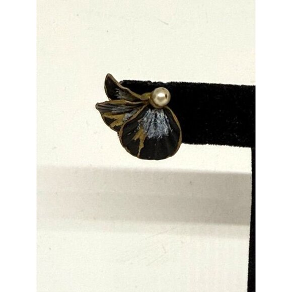 Vintage Gold Tone & Enamel Faux Pearl Leaf Clip On Earrings - Picture 2 of 7